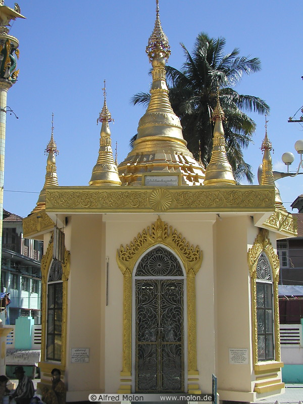 12 Botahtaung pagoda
