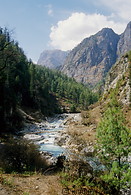 07 View of Marsyandi Valley between Danagyu and Latamrang