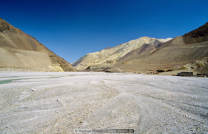 26 The Kali Gandaki river bed