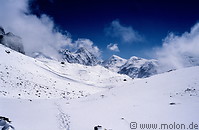 01 Snowy view on Thorung La Pass