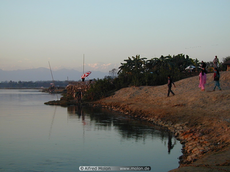 04 Rapti river bank at sunset