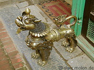 01 Bronze lion statue