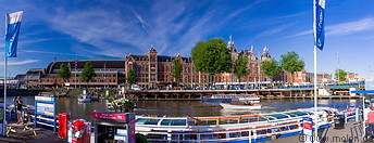 06 Sightseeing boats at Amsterdam Centraal