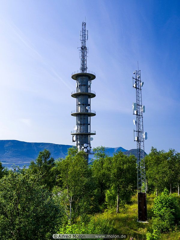 04 Telecommunications towers