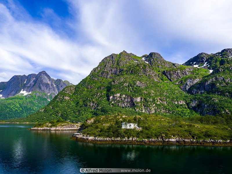 08 Mountains around Sloverfjorden