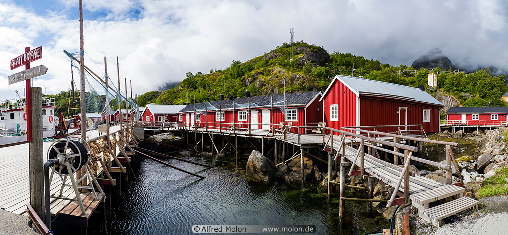 22 Rorbu fishing huts in Nusfjord