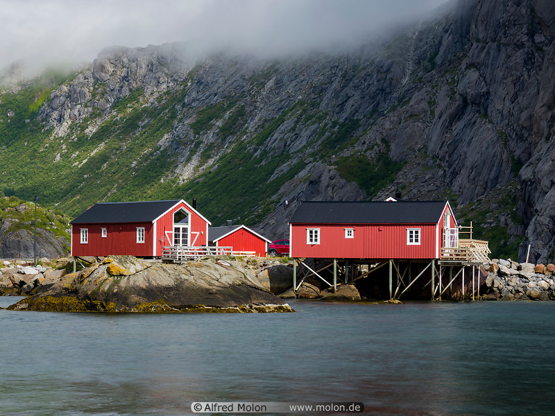 30 Rorbu fishing huts in Nusfjord