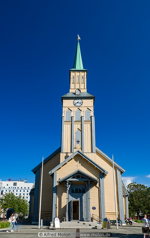 21 Tromsoe cathedral