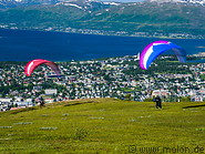 12 Paragliders