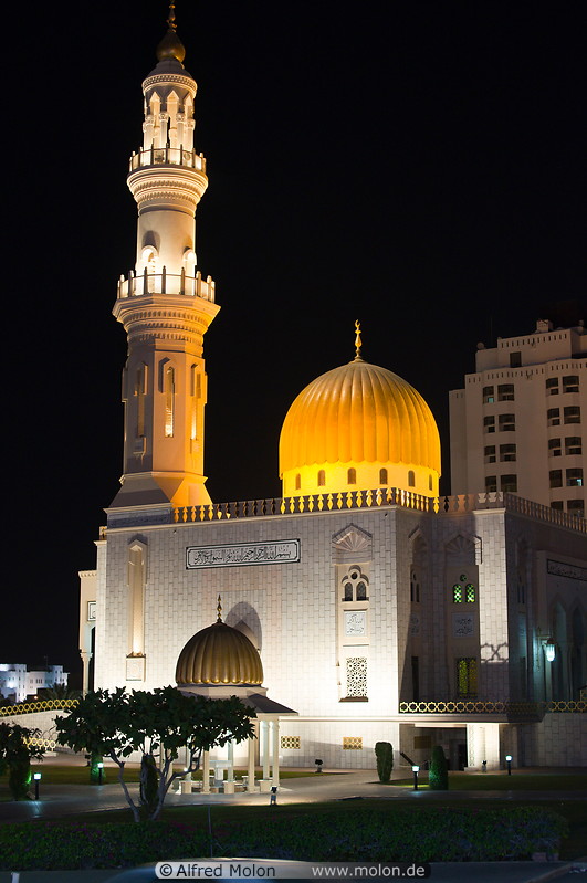 06 Zawawi Mosque in Al Khuwair at night