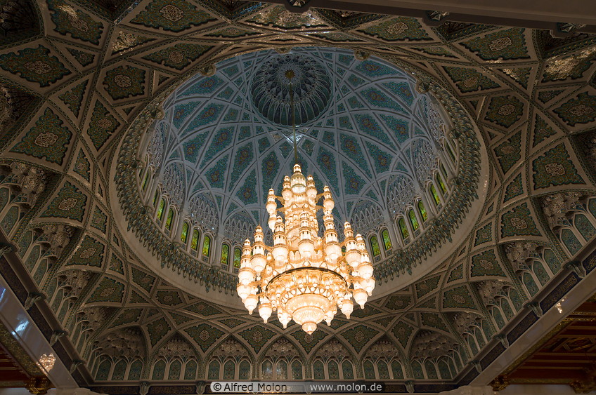 03 Main chandelier and central dome