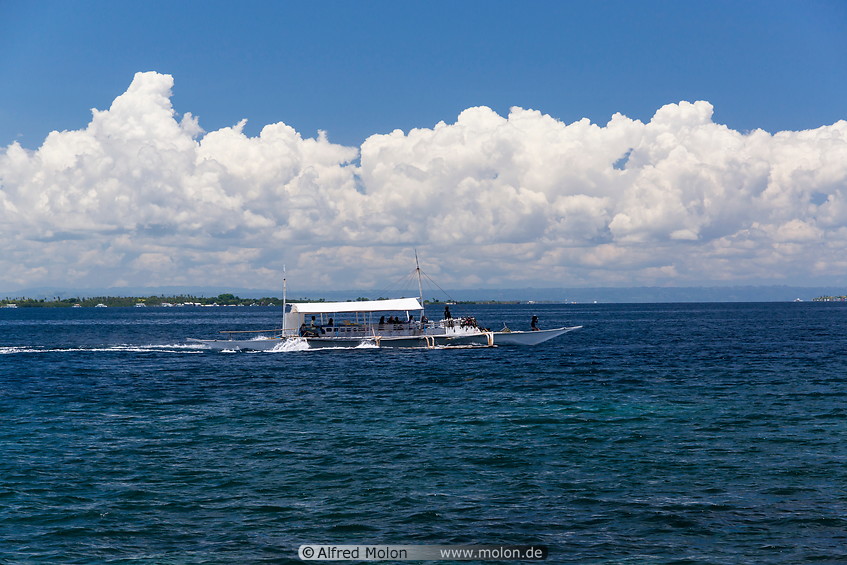 14 Diving boat with tourists