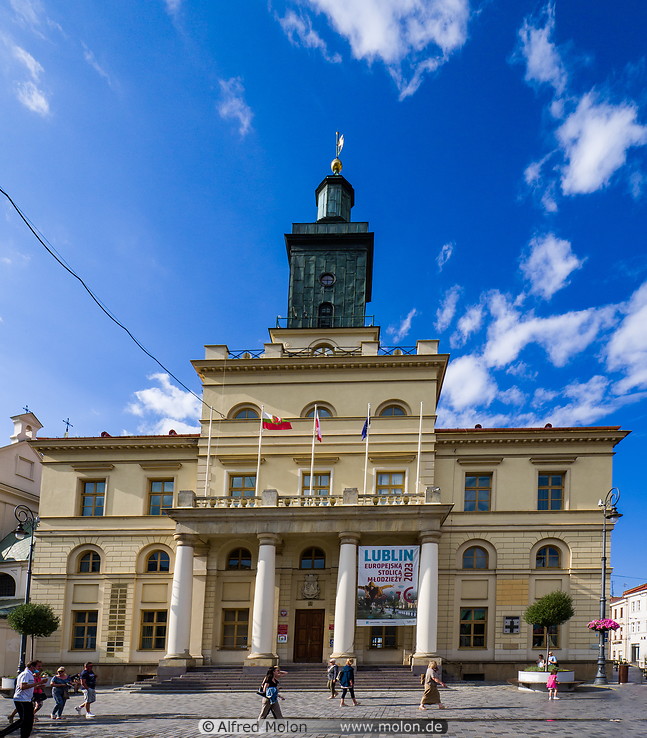 01 New town hall