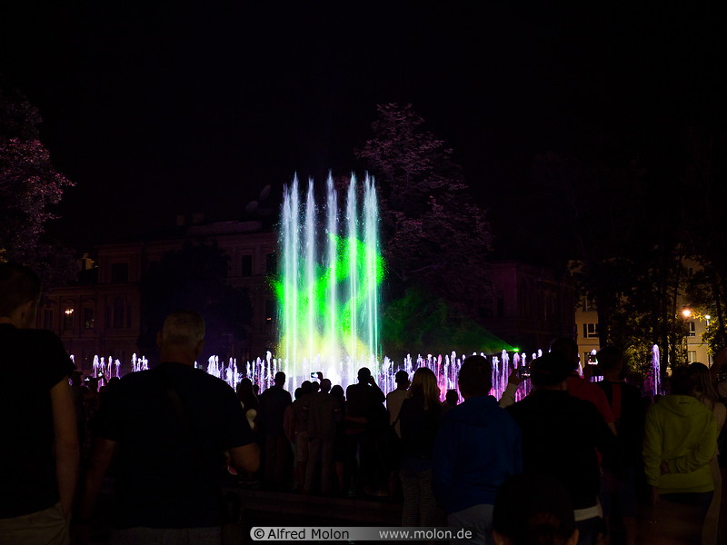 23 Light and fountain show