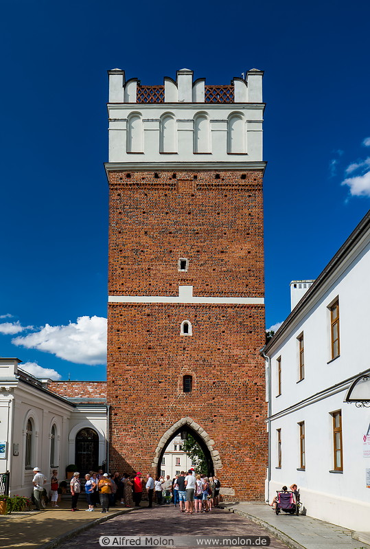 01 Opatowska gate and tower