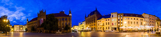 16 Rynek square at night