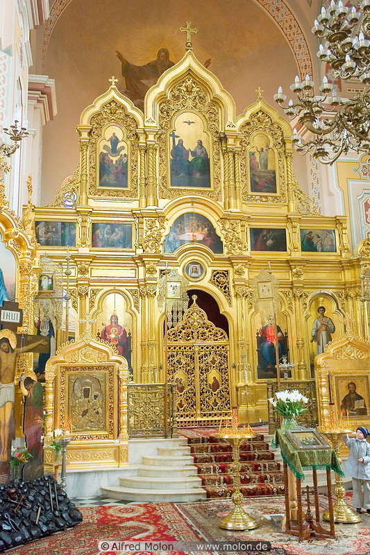 15 Golden altar