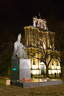 15 Cardinal Wyszynski statue and Wizytki church at night