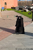 05 Nuns on castle square