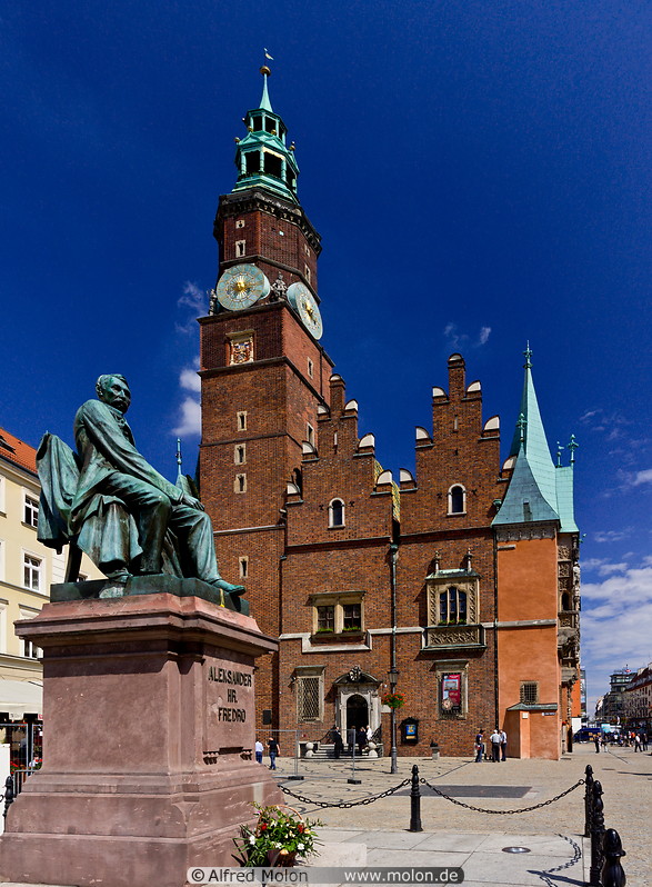 01 Town hall and Aleksander Fredro statue