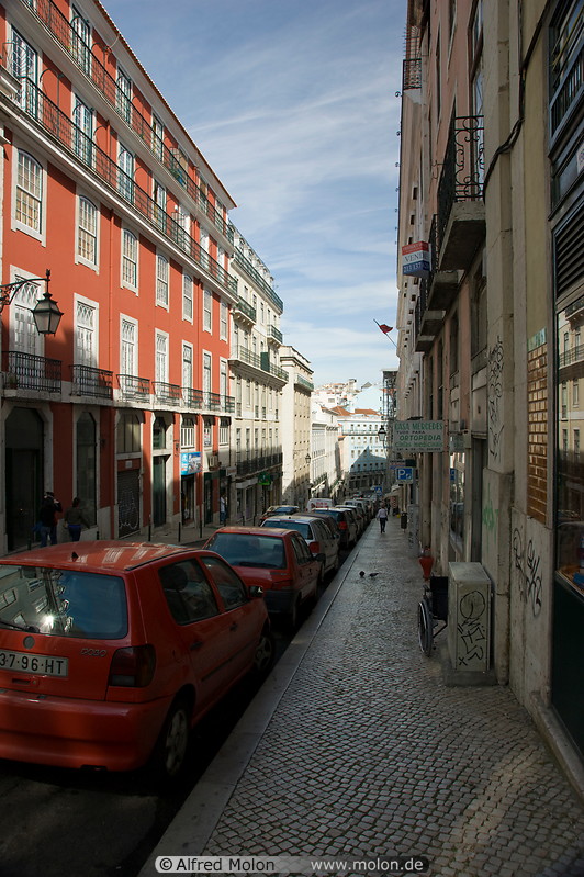 06 Narrow street