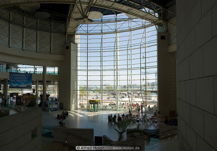 03 Lisbon airport hall