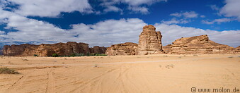 01 Desert with rocks