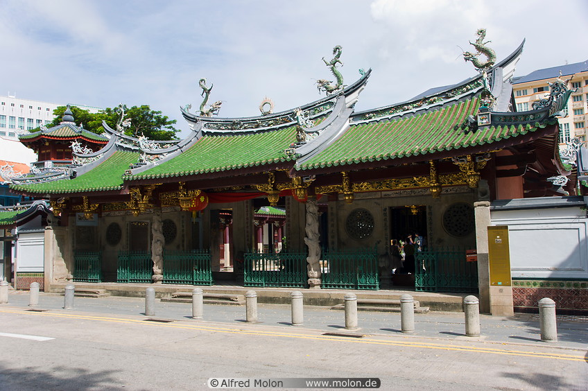 12 Thian Hock Keng temple