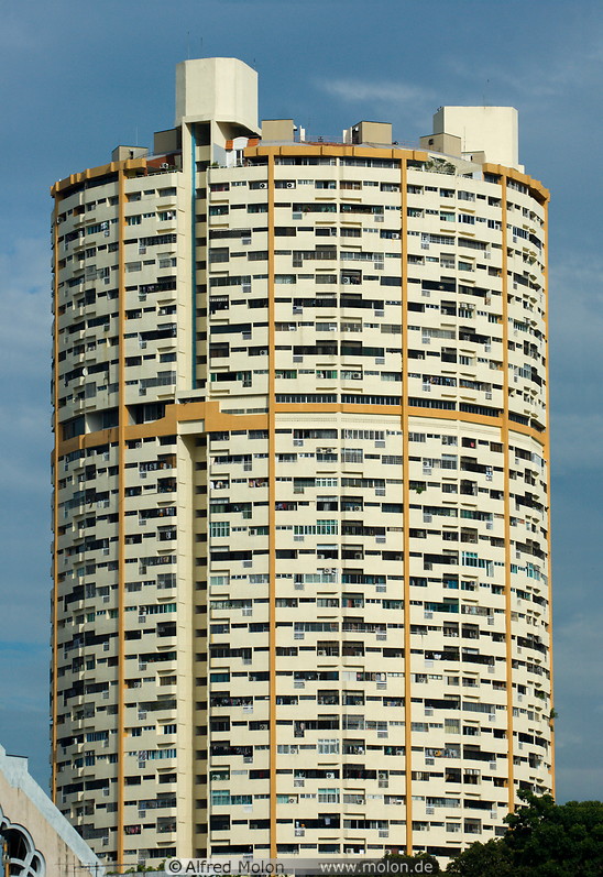 01 Pearl Bank Apartments tower