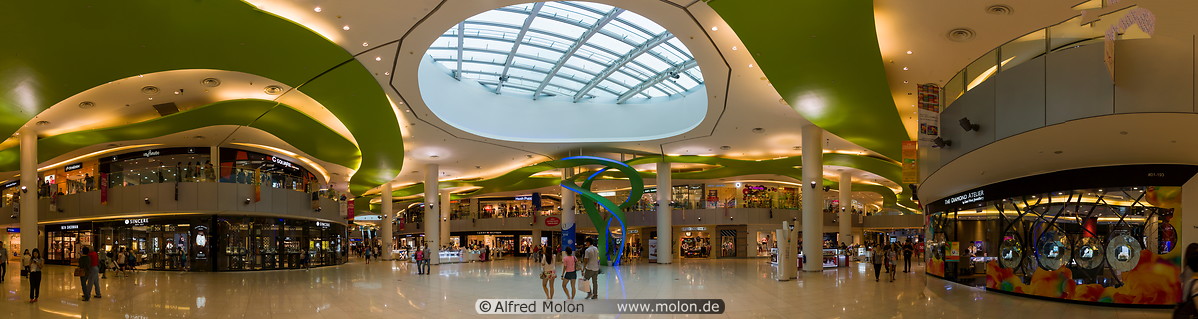 32 VivoCity mall interior