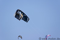 06 Kites in the sky