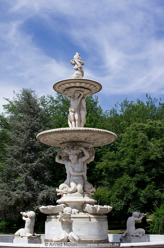 13 Fountain in Campo del Moro gardens