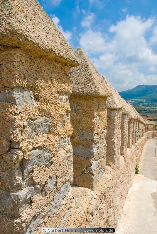 10 Defense wall at the church of Transfiguracion del Senor in Arta 