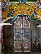 13 Inside the temple of the sacred tooth