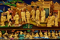 04 Wall decoration showing people