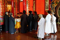 16 Believers praying in Ciji temple