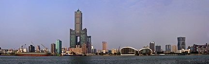 07 Kaohsoung skyline and harbour