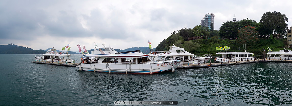 05 Tourist boats