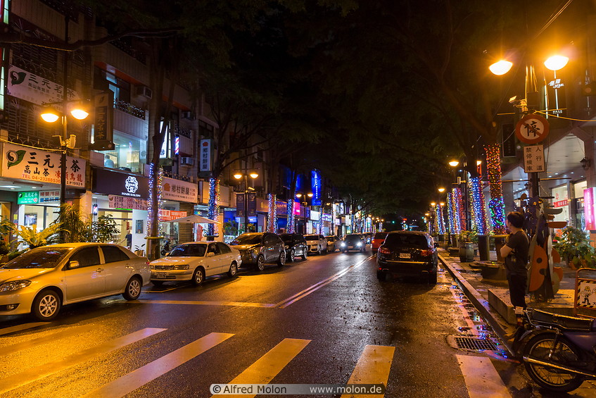 25 Street at night