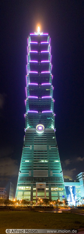 07 Night view of Taipei 101 tower