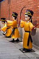 01 Yellow statues