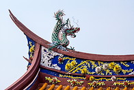 09 Dragon statue on roof
