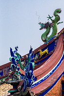 12 Dragon statue on roof
