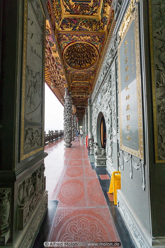 16 Corridor to main temple hall