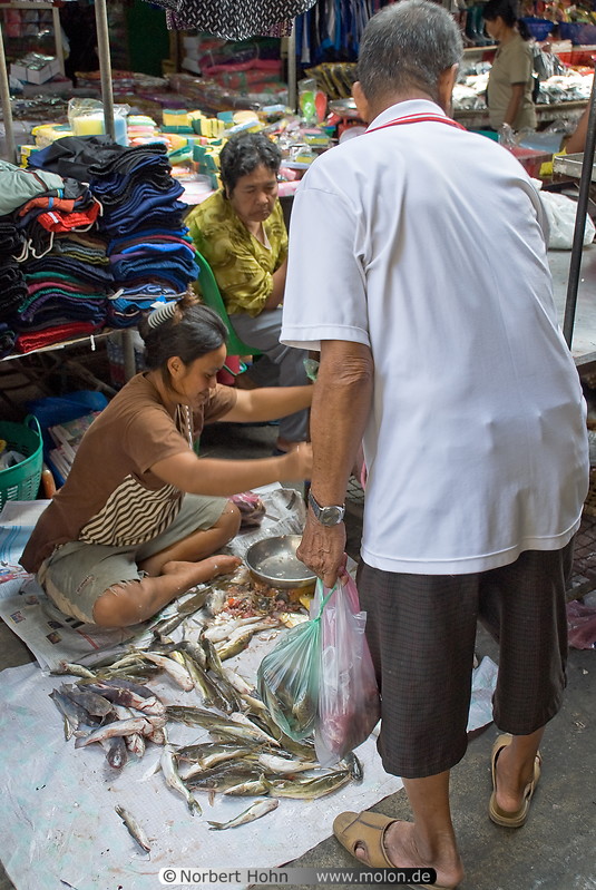 04 Fish market