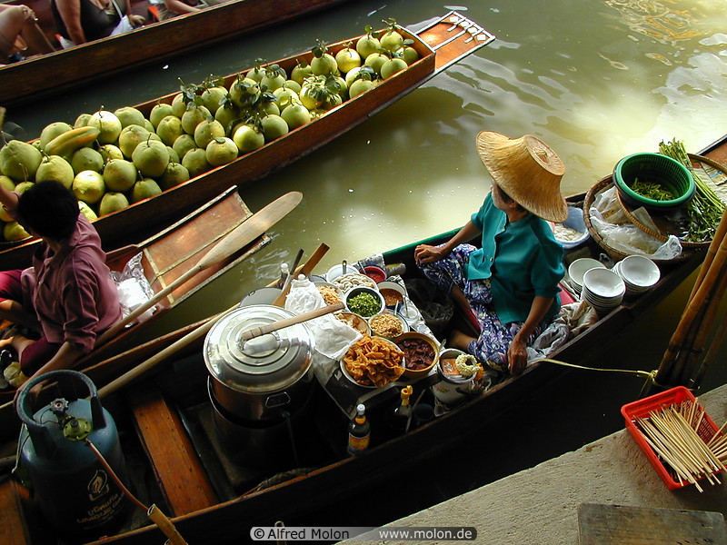 10 Damnoen Saduak Floating Market