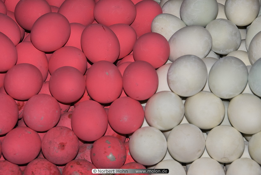 27 Coloured eggs
