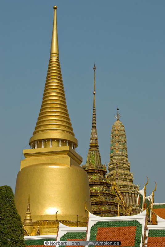03 Golden chedi Phra Sri Rattana