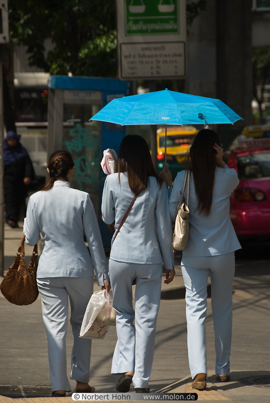 18 Thai women with blue parasol
