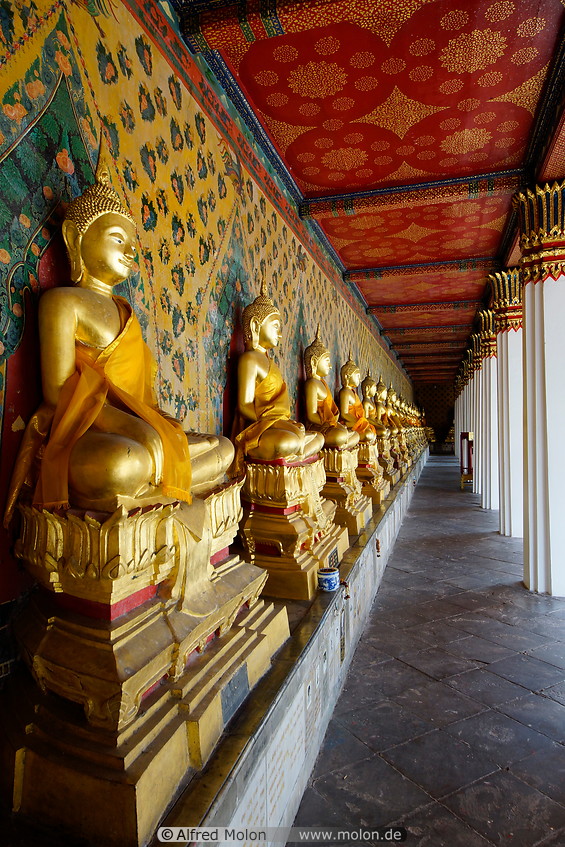 07 Golden Buddha statues